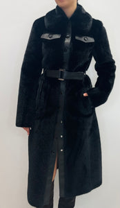 Cappotto midi morbido con dettagli lucidi